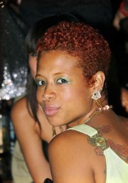 Kelis TV wardrobe malfunction